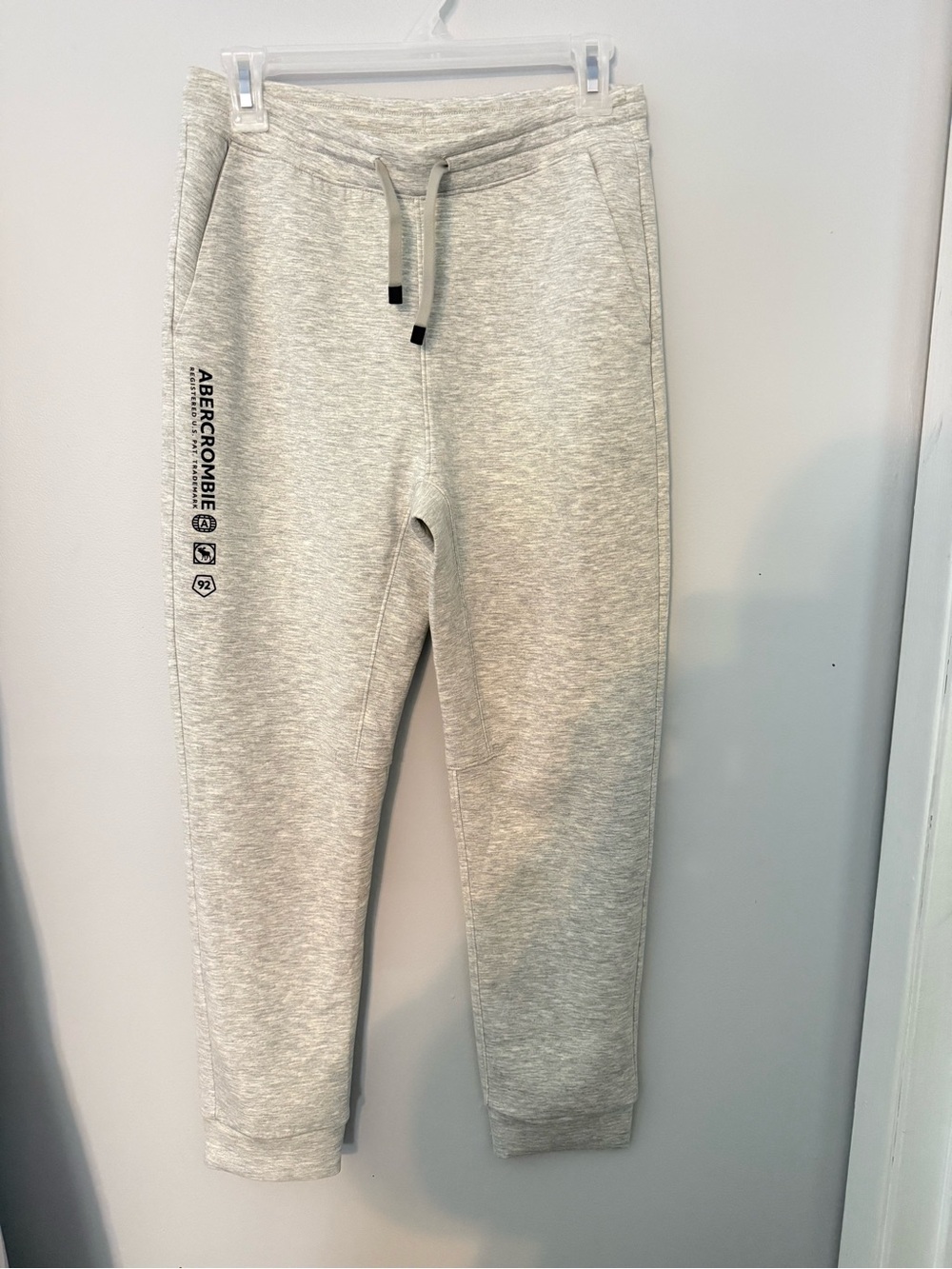 Abercrombie kids nwot gray logo sweatpants size 15/16